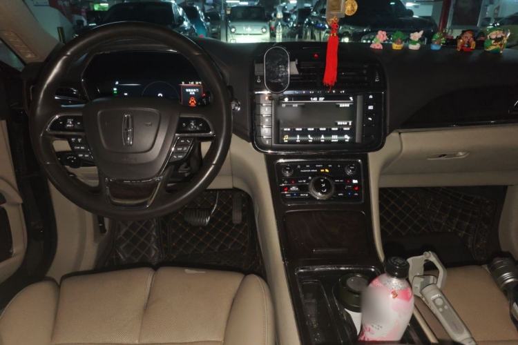 Used Lincoln Continental 2018 2.0T Two-Wheel Drive Deluxe Edition Center Console