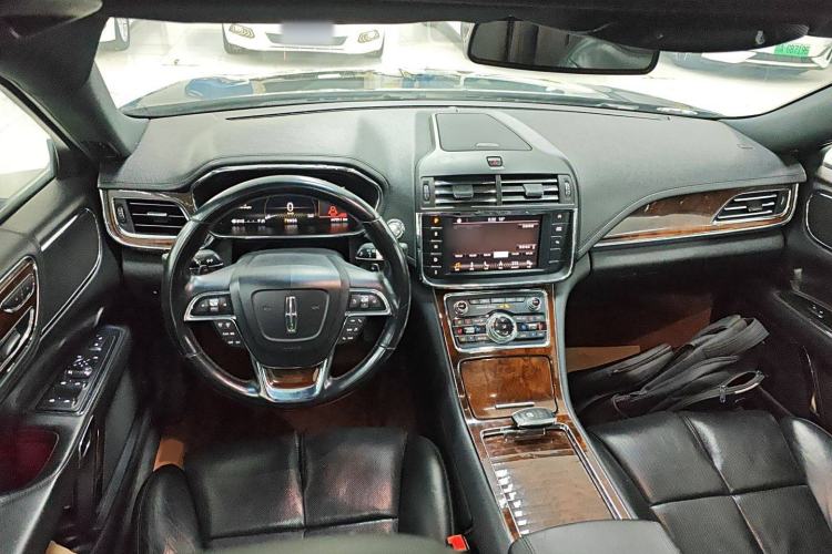 Used Lincoln Continental 2018 2.0T Two-Wheel Drive Luxury Edition Center Console