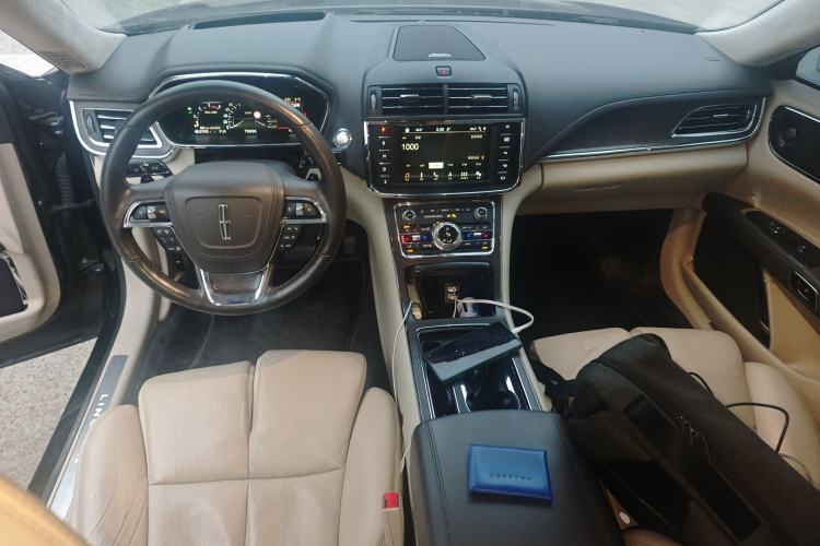 Used Lincoln Continental 2018 2.0T Two-Wheel Drive Prestige Edition Center Console