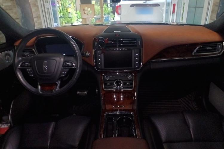 Used Lincoln Continental 2018 3.0T Four-Wheel Drive Presidential Edition Center Console