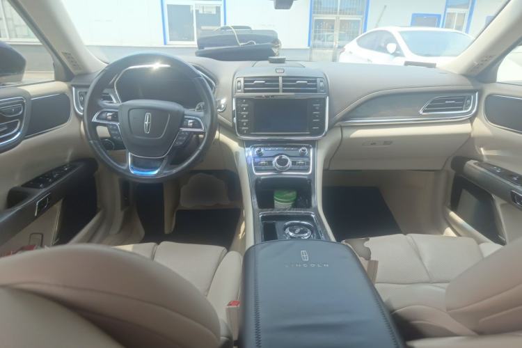 Used Lincoln Continental 2018 2.0T Two-Wheel Drive Luxury Edition Center Console