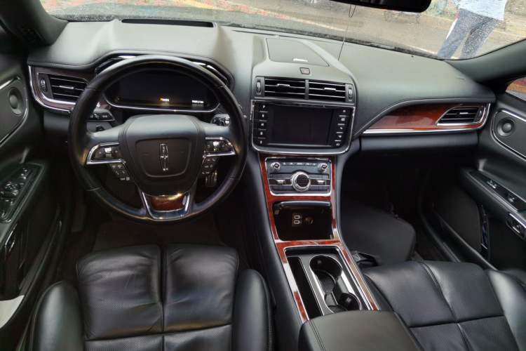 Used Lincoln Continental 2018 2.0T Two-Wheel Drive Prestige Edition Center Console