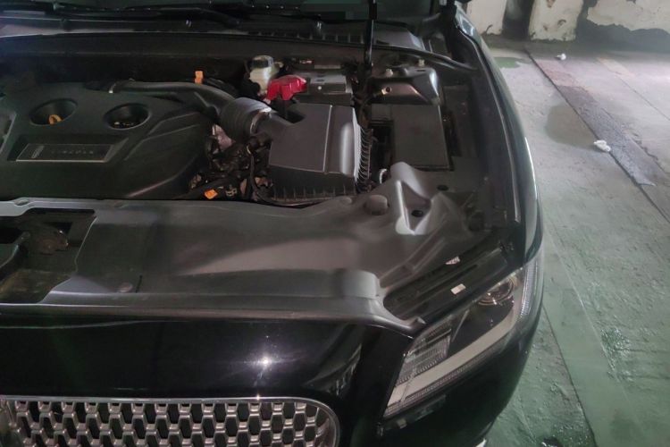 Used Lincoln Continental 2018 2.0T Two-Wheel Drive Deluxe Edition Engine Bay Left