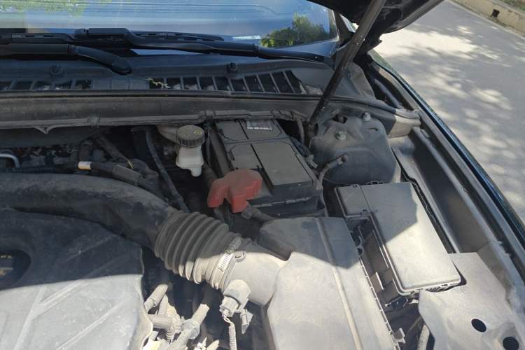 Used Lincoln Continental 2018 2.0T Two-Wheel Drive Luxury Edition Engine Bay Left