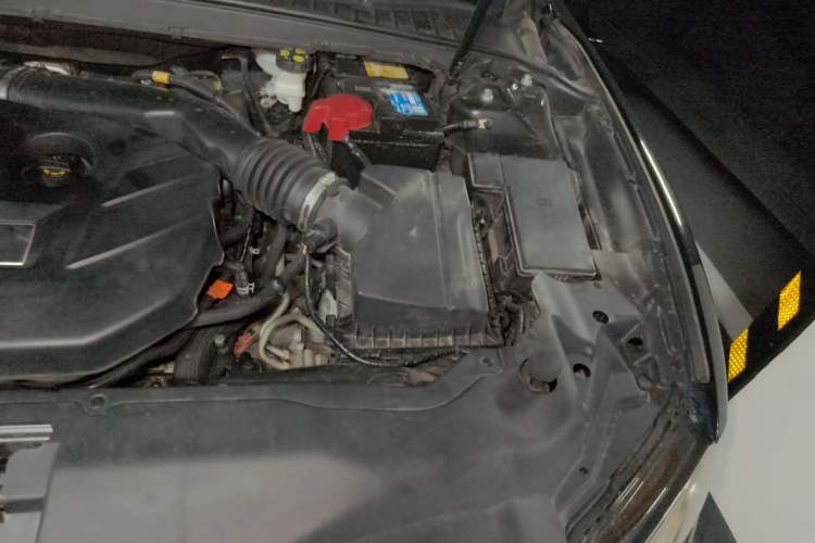Used Lincoln Continental 2018 2.0T Two-Wheel Drive Deluxe Edition Engine Bay Left