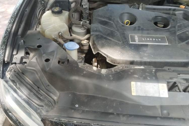 Used Lincoln Continental 2018 2.0T Two-Wheel Drive Deluxe Edition Engine Bay Right
