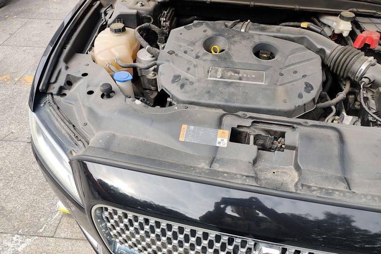 Used Lincoln Continental 2018 2.0T Two-Wheel Drive Deluxe Edition Engine Bay Right