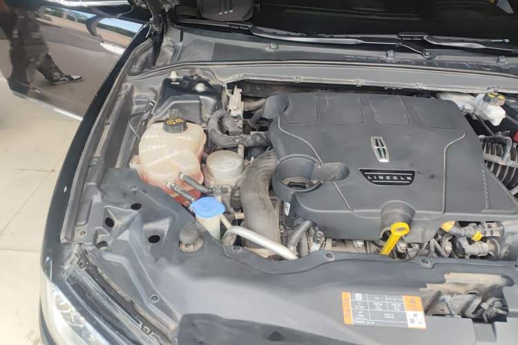 Used Lincoln Continental 2018 3.0T Four-Wheel Drive Prestige Edition Engine Bay Right