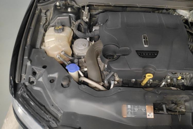 Used Lincoln Continental 2018 3.0T Four-Wheel Drive Prestige Edition Engine Bay Right