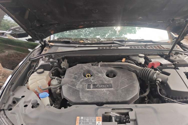 Used Lincoln Continental 2018 2.0T Two-Wheel Drive Luxury Edition Engine Bay Right