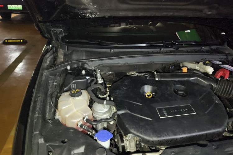 Used Lincoln Continental 2018 2.0T Two-Wheel Drive Deluxe Edition Engine Bay Right