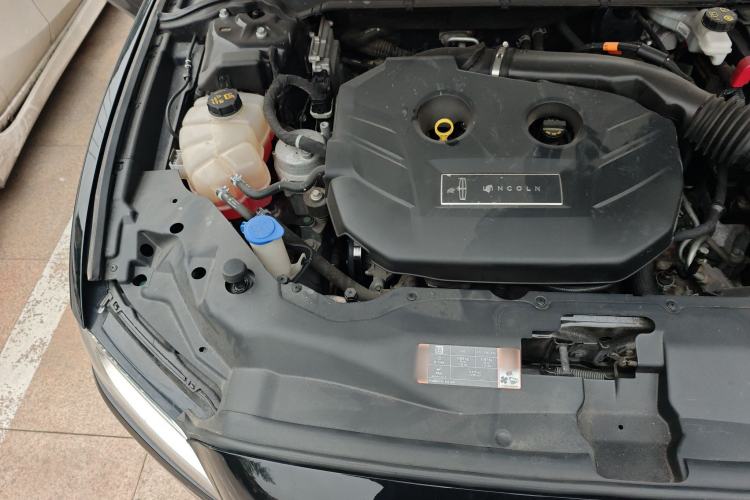 Used Lincoln Continental 2018 2.0T Two-Wheel Drive Prestige Edition Engine Bay Right