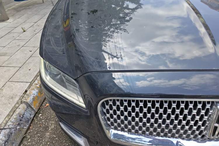 Used Lincoln Continental 2018 2.0T Two-Wheel Drive Deluxe Edition Engine Bay Right