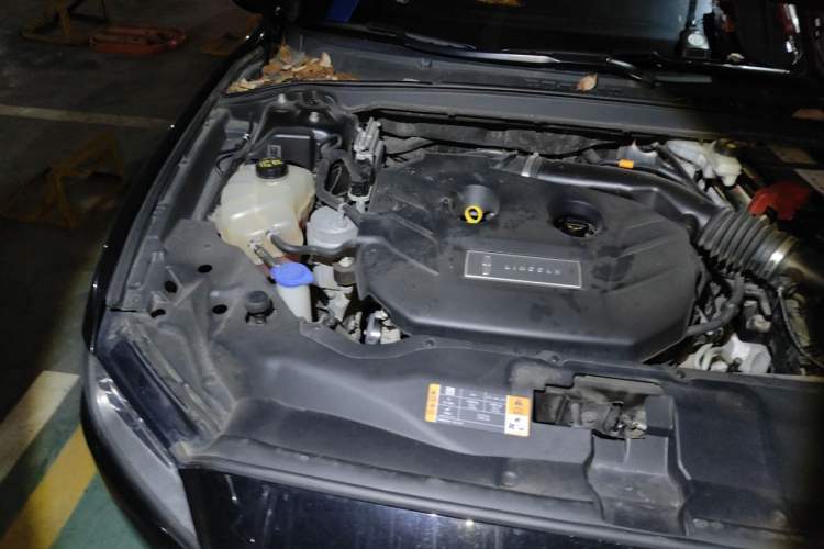 Used Lincoln Continental 2018 2.0T Two-Wheel Drive Prestige Edition Engine Bay Right
