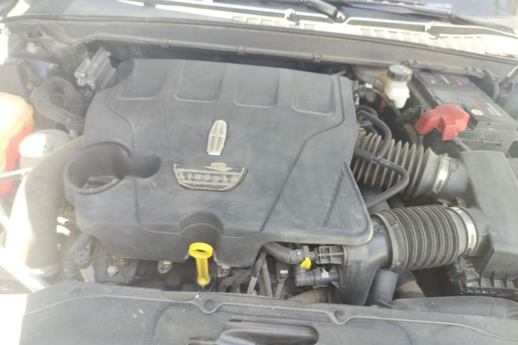 Used Lincoln Continental 2018 3.0T Four-Wheel Drive Presidential Edition Engine Bay