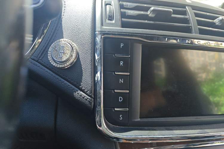 Used Lincoln Continental 2018 2.0T Two-Wheel Drive Luxury Edition Gear Lever