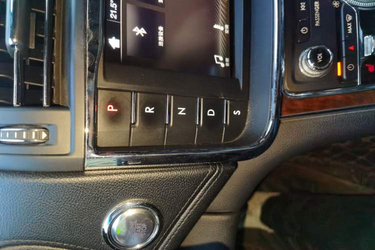 Used Lincoln Continental 2018 2.0T Two-Wheel Drive Deluxe Edition Gear Lever