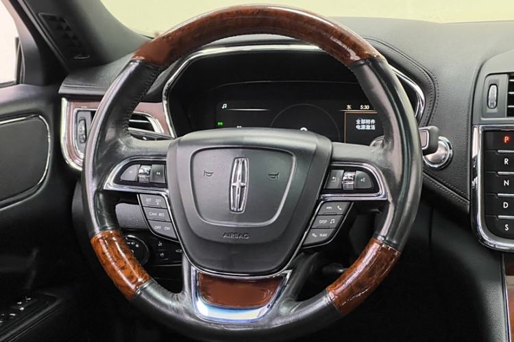 Used Lincoln Continental 2018 2.0T Two-Wheel Drive Deluxe Edition Interior 1