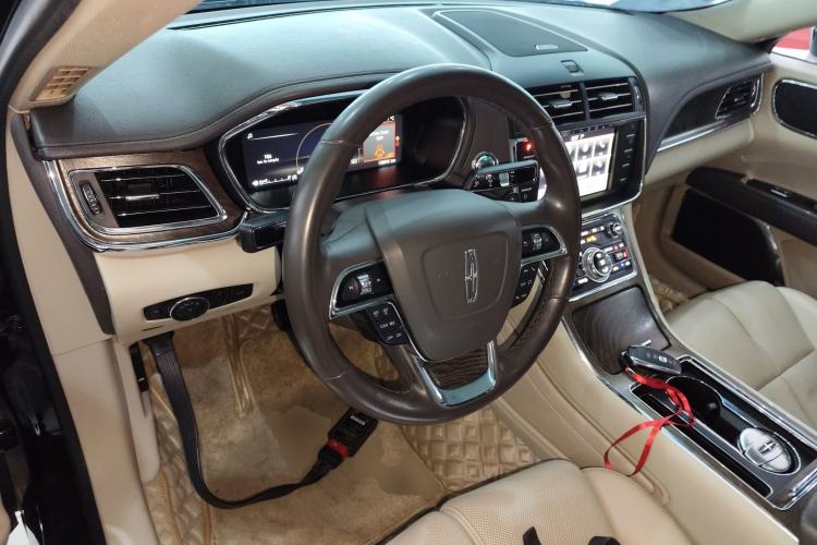 Used Lincoln Continental 2018 2.0T Two-Wheel Drive Deluxe Edition Interior 2