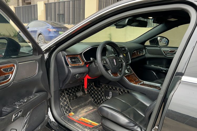 Used Lincoln Continental 2018 2.0T Two-Wheel Drive Deluxe Edition Interior 2