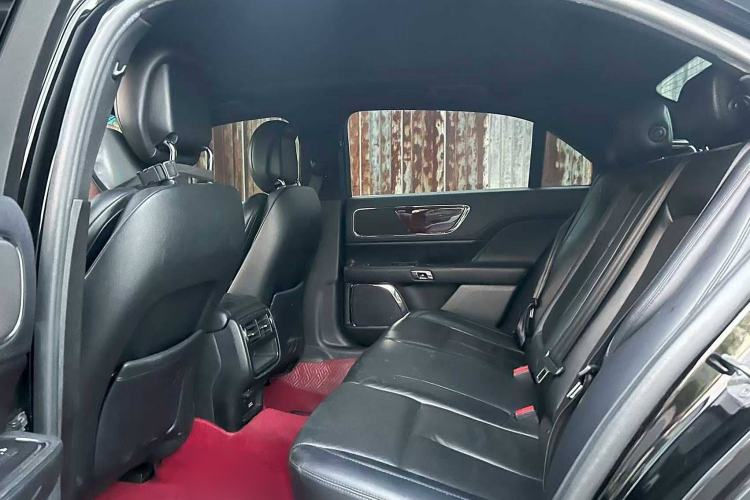 Used Lincoln Continental 2018 2.0T Two-Wheel Drive Deluxe Edition Interior 2