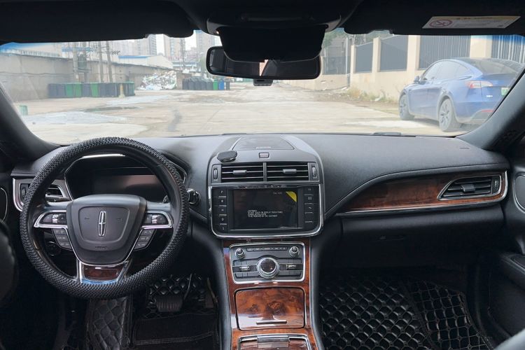 Used Lincoln Continental 2018 2.0T Two-Wheel Drive Deluxe Edition Interior 3