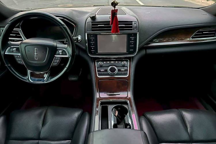 Used Lincoln Continental 2018 2.0T Two-Wheel Drive Deluxe Edition Interior 3