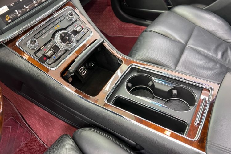 Used Lincoln Continental 2018 2.0T Two-Wheel Drive Deluxe Edition Interior 4