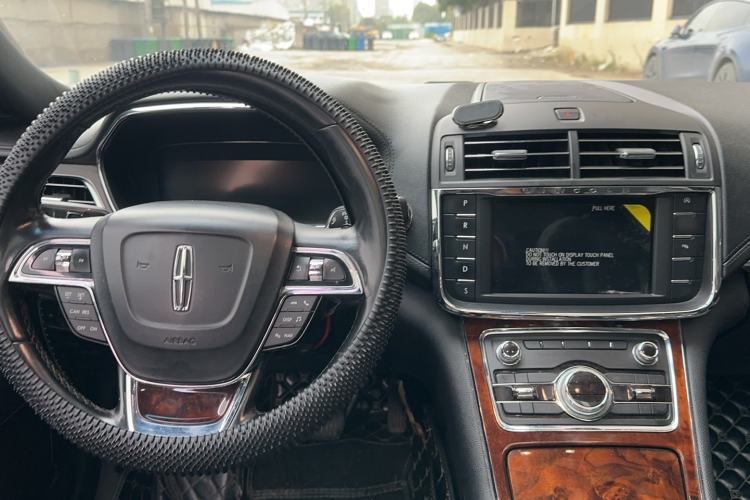 Used Lincoln Continental 2018 2.0T Two-Wheel Drive Deluxe Edition Interior 4