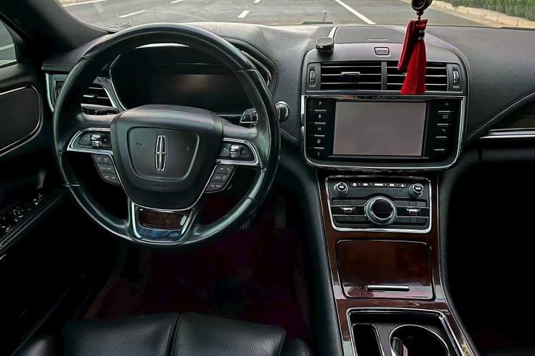 Used Lincoln Continental 2018 2.0T Two-Wheel Drive Deluxe Edition Interior 4