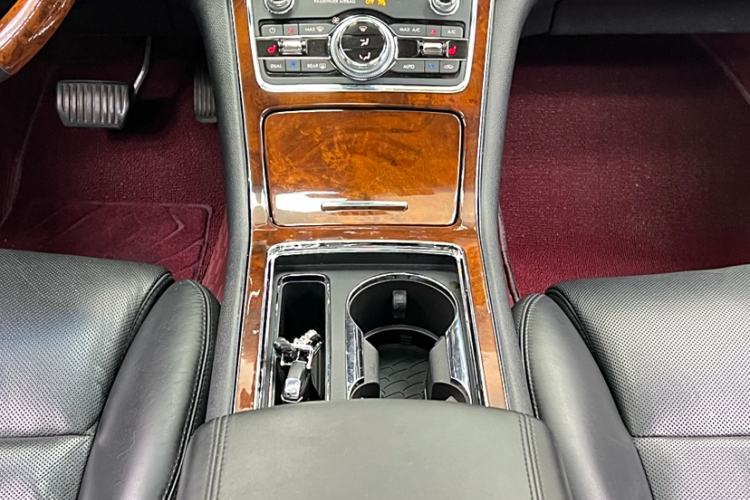 Used Lincoln Continental 2018 2.0T Two-Wheel Drive Deluxe Edition Interior 5