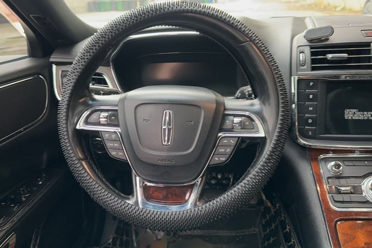 Used Lincoln Continental 2018 2.0T Two-Wheel Drive Deluxe Edition Interior 5