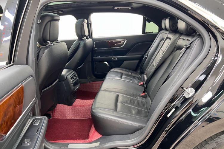 Used Lincoln Continental 2018 2.0T Two-Wheel Drive Deluxe Edition Interior 8
