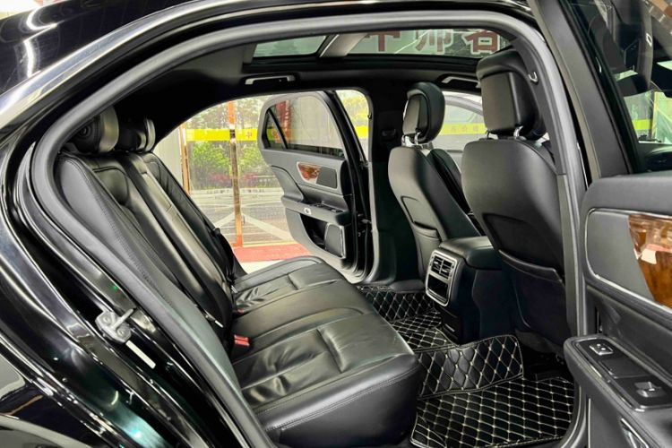 Used Lincoln Continental 2018 2.0T Two-Wheel Drive Deluxe Edition Interior 9