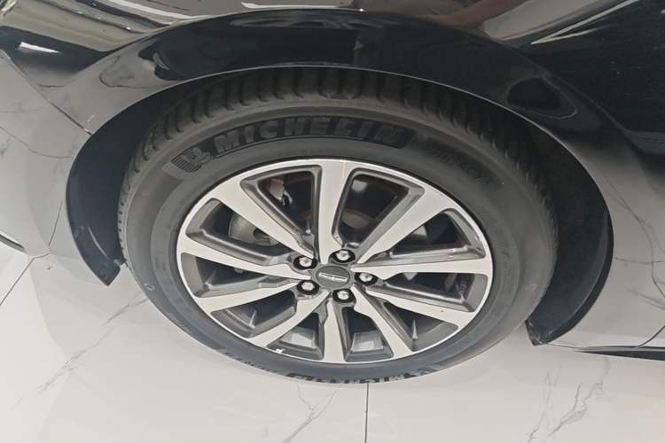 Used Lincoln Continental 2018 2.0T Two-Wheel Drive Deluxe Edition Left Front Wheel Hub