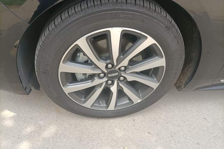 Used Lincoln Continental 2018 2.0T Two-Wheel Drive Deluxe Edition Left Front Wheel Hub