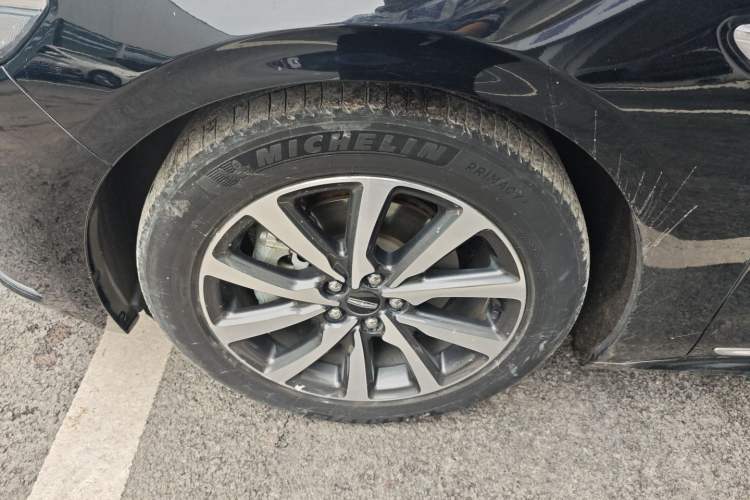 Used Lincoln Continental 2018 2.0T Two-Wheel Drive Deluxe Edition Left Front Wheel Hub