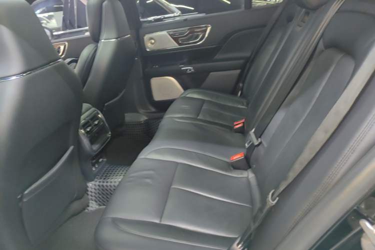 Used Lincoln Continental 2018 3.0T Four-Wheel Drive Prestige Edition Left Rear Seat