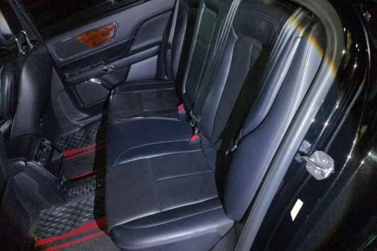 Used Lincoln Continental 2018 2.0T Two-Wheel Drive Deluxe Edition Left Rear Seat