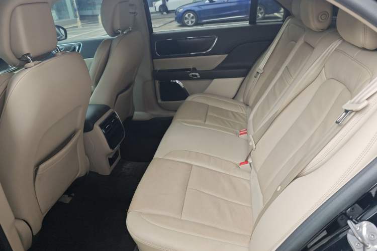 Used Lincoln Continental 2018 2.0T Two-Wheel Drive Deluxe Edition Left Rear Seat