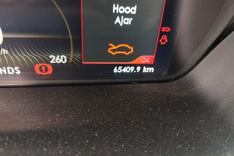 Used Lincoln Continental 2018 2.0T Two-Wheel Drive Deluxe Edition Odometer Close Up