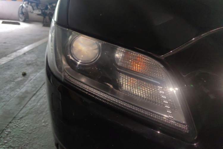 Used Lincoln Continental 2018 2.0T Two-Wheel Drive Deluxe Edition Right Front Headlight