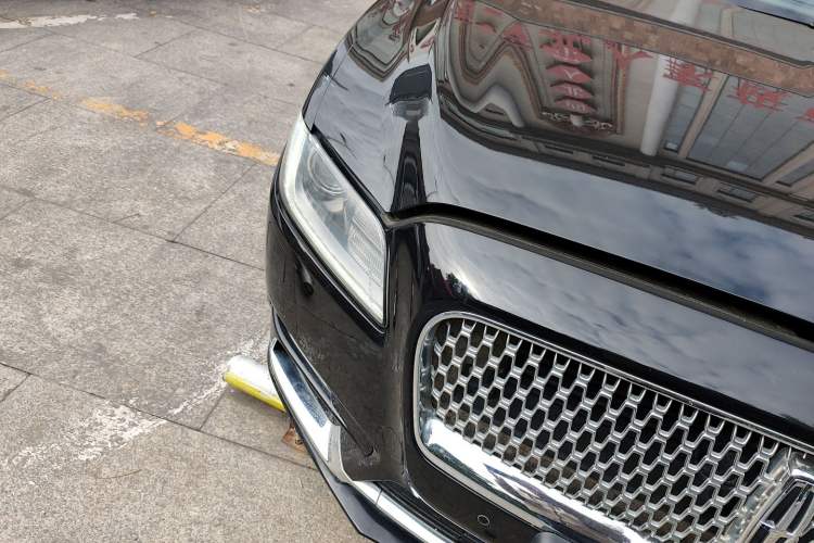 Used Lincoln Continental 2018 2.0T Two-Wheel Drive Deluxe Edition Right Front Headlight