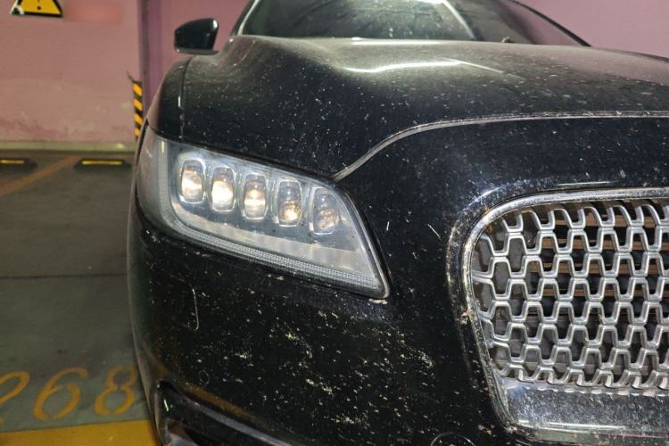 Used Lincoln Continental 2018 3.0T Four-Wheel Drive Prestige Edition Right Front Headlight