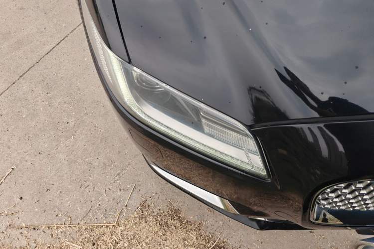 Used Lincoln Continental 2018 2.0T Two-Wheel Drive Deluxe Edition Right Front Headlight