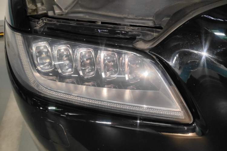 Used Lincoln Continental 2018 3.0T Four-Wheel Drive Prestige Edition Right Front Headlight