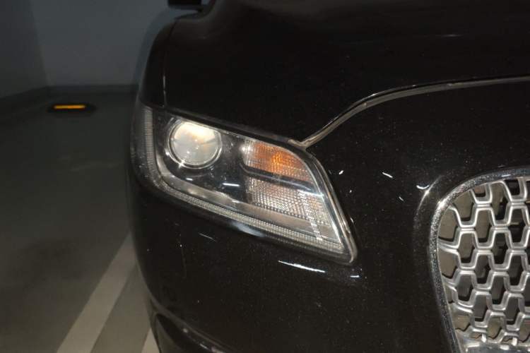 Used Lincoln Continental 2018 2.0T Two-Wheel Drive Deluxe Edition Right Front Headlight