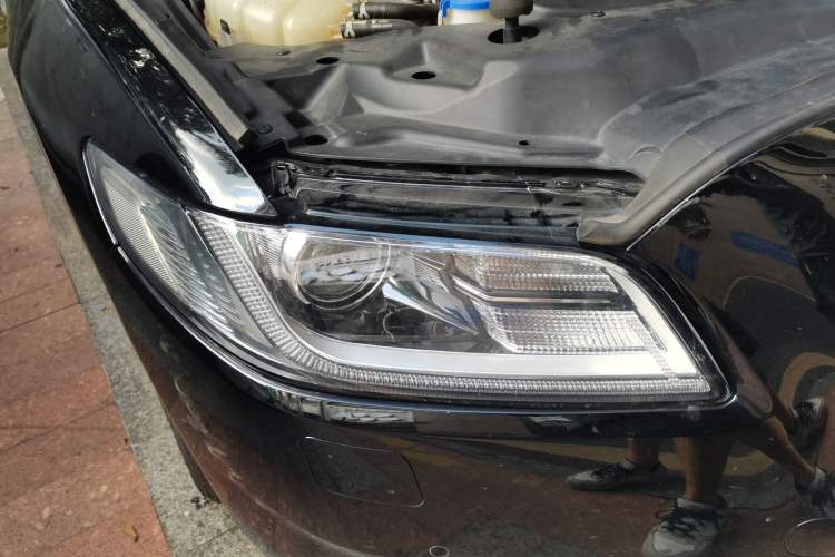 Used Lincoln Continental 2018 2.0T Two-Wheel Drive Deluxe Edition Right Front Headlight