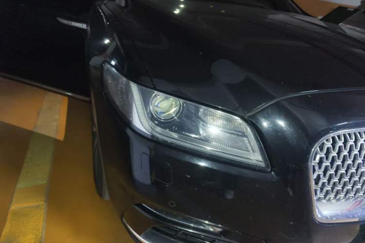 Used Lincoln Continental 2018 2.0T Two-Wheel Drive Deluxe Edition Right Front Headlight