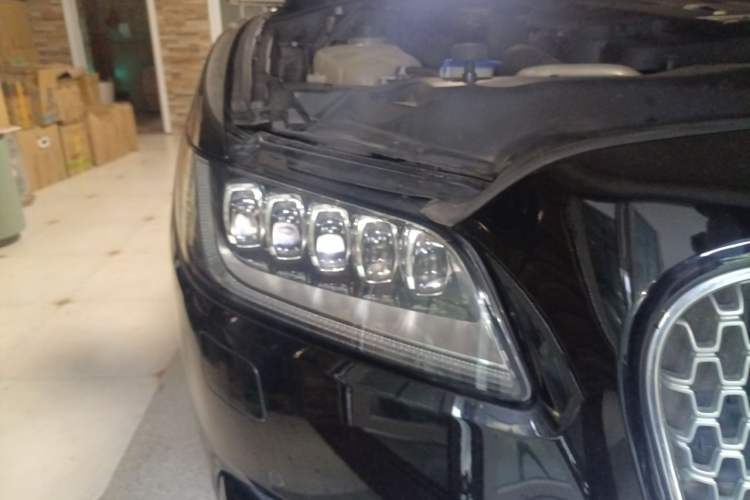 Used Lincoln Continental 2018 3.0T Four-Wheel Drive Presidential Edition Right Front Headlight